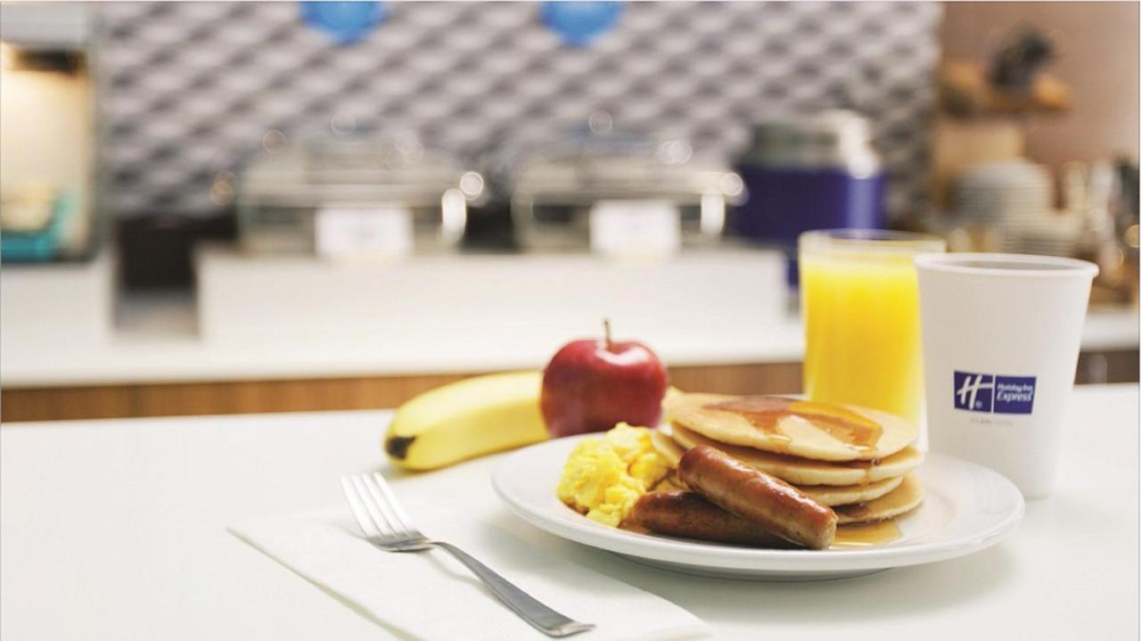 Hotel Express & - W - I295 And I10 By Ihg 3*